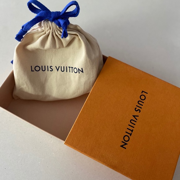 (SOLD PRIVATELY) MENS LV INITIALES REVERSIBLE BELT - Picture 9 of 11